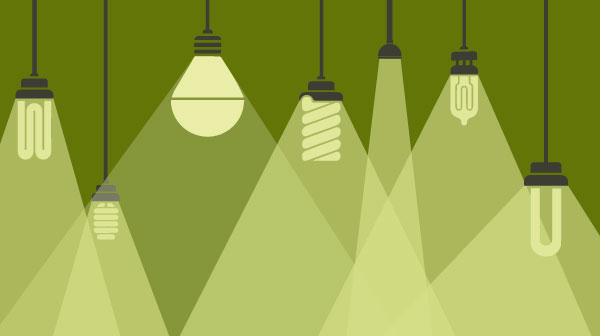 Descarte de Lâmpadas Ilustração em tons de verde e amarelo. Sete lâmpadas de diferentes formatos (LED, espiral, tubular) pendem do topo por fios pretos. Cada uma emite um feixe de luz triangular claro que se sobrepõe aos outros, criando um cenário iluminado e moderno sobre um fundo verde escuro.