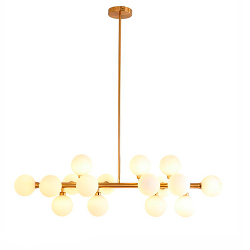 Lustre Moderno Long Dourado com 16 Globos de Vidro Leitoso