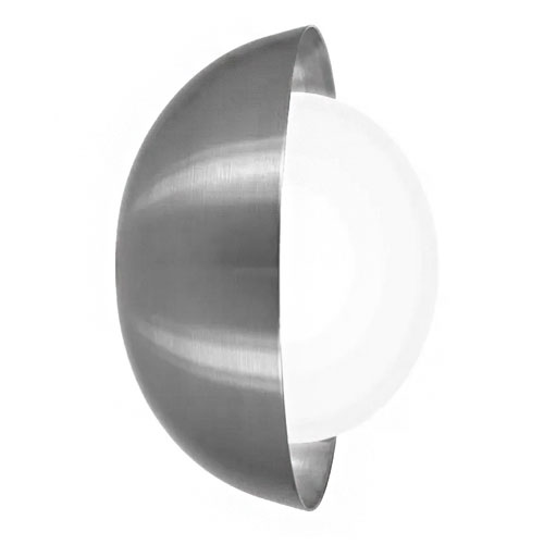 
Esta arandela minimalista possui uma concha metálica em prata escovado que envolve lateralmente um globo de vidro branco fosco. O design é contemporâneo, assemelhando-se a uma fase da lua, onde o brilho metálico abraça a luz difusa da esfera central.
