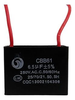 A imagem é de um capacitor retangular preto, modelo CBB61, com dois fios vermelhos saindo do topo. O corpo do capacitor exibe as especificações: $6.5\ \mu\text{F} \pm 5\%$, $250\ \text{V}.\text{A.C. } 50/60\ \text{Hz}$, e outros códigos de série e certificação. É um componente eletrônico comum em motores elétricos.