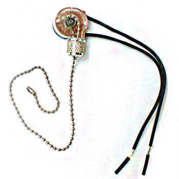 É um interruptor de luz de puxar, usado em luminárias ou ventiladores de teto. Tem um corpo pequeno e arredondado, com uma corrente de bolinhas de metal (para puxar e ligar/desligar a luz) e dois fios pretos, prontos para serem conectados à fiação elétrica.