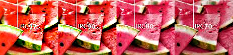 A imagem exibe cinco fatias de melancia A imagem exibe cinco fatias de melancia, lado a lado, com variações de cor e qualidade, indicadas pelos textos "IRC 97", "IRC 90", "IRC 80" e "IRC 70". As cores ficam mais desbotadas, com menos contraste e mais ruído, da esquerda para a direita.